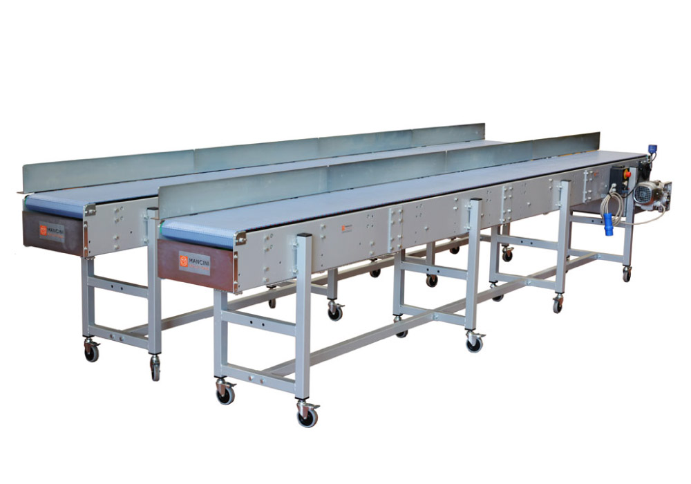 Modular conveyor belt with sidewalls