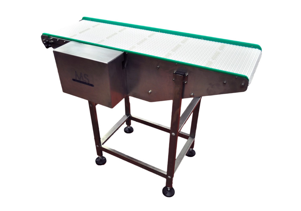 Modular conveyor belt with Intralox belt