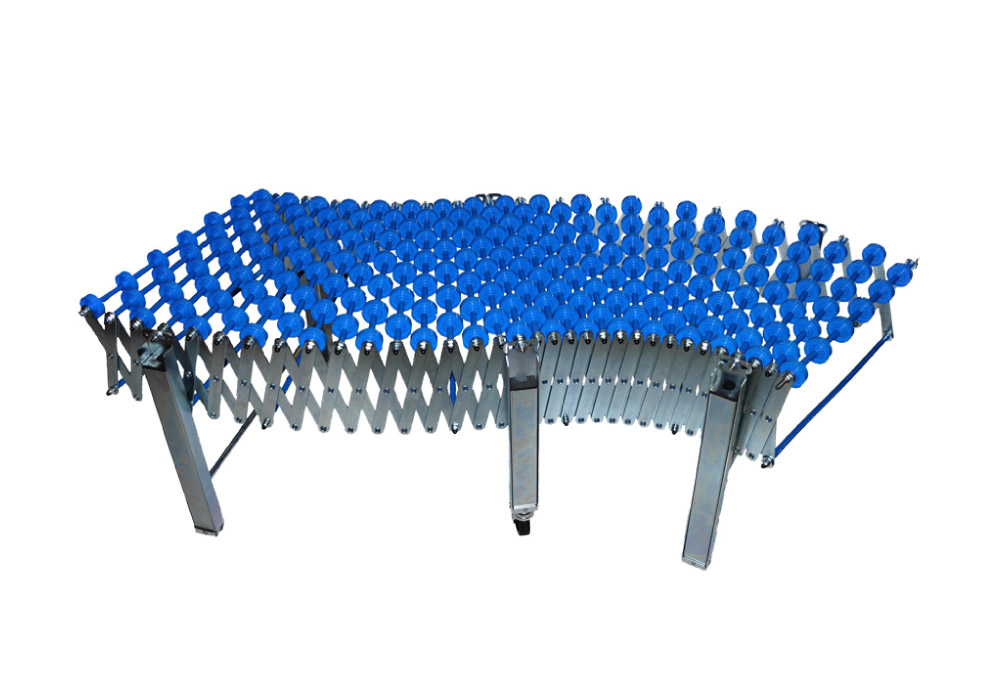 Extendable roller conveyor with standard plastic wheels