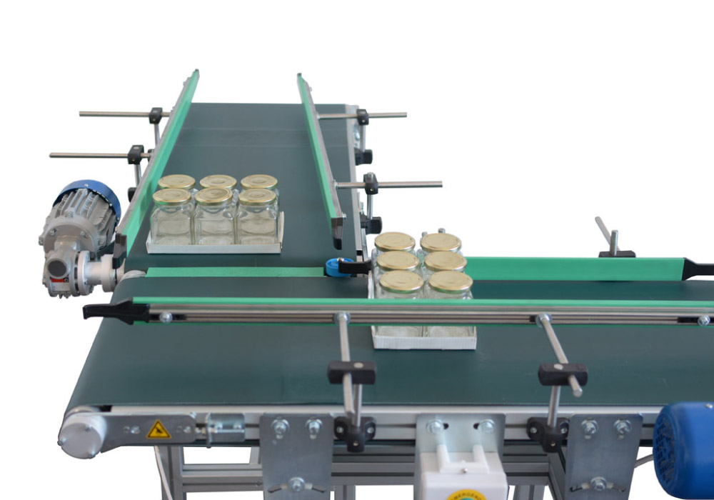 Product turning system on conveyor belts